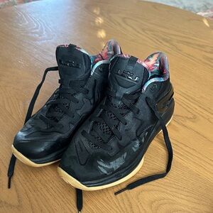 Nike Max LeBron 11 Low - 6.5Y or 8W!